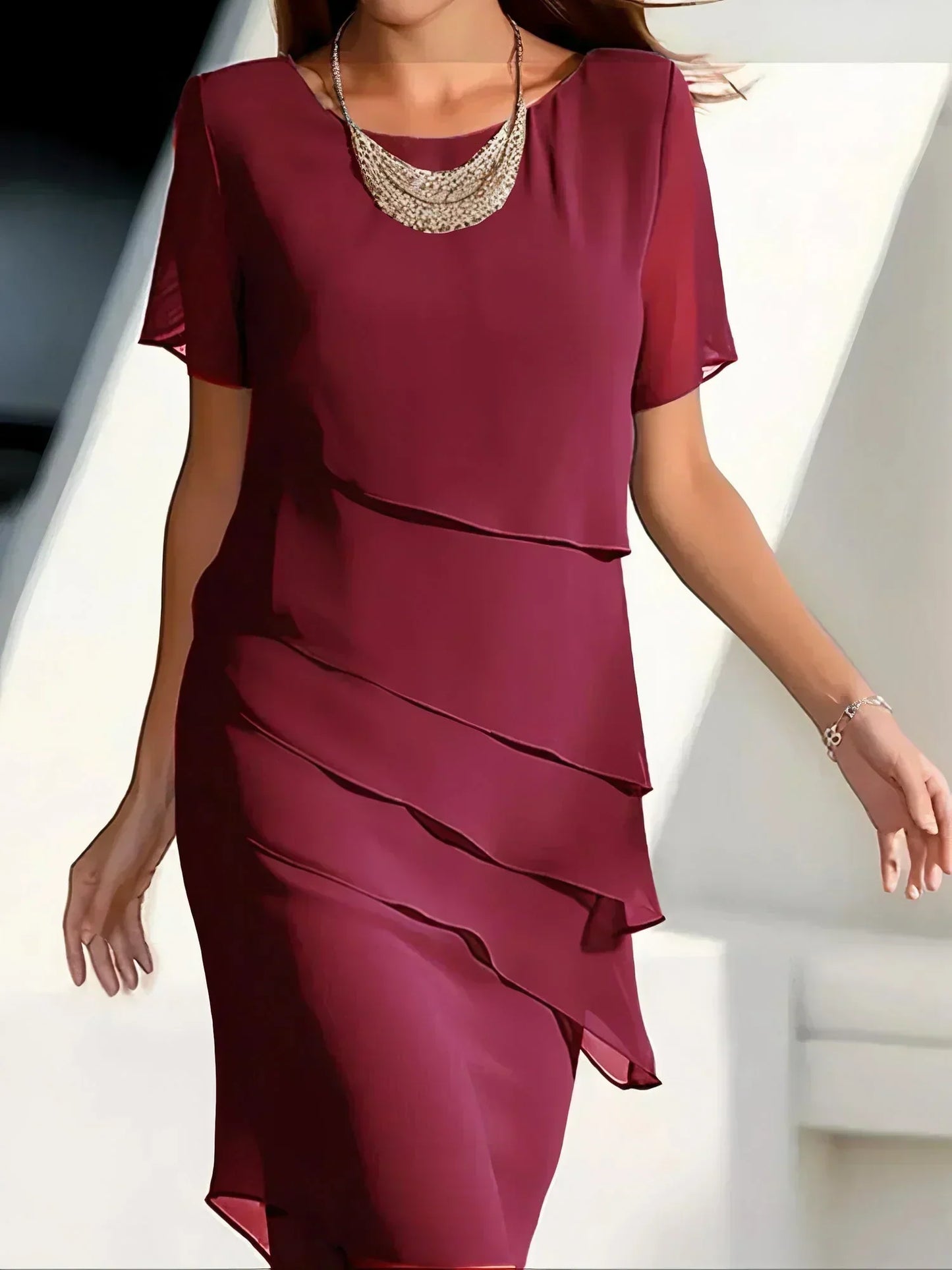 Eva - Stylowa Sukienka z Warstwowym Designem