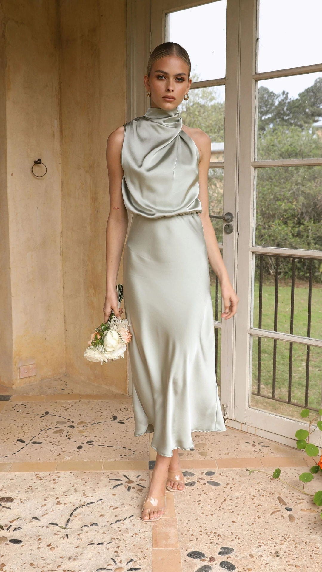 Maria™ - Elegancka Satynowa Sukienka z Wysokim Kołnierzem Jasne Złoto